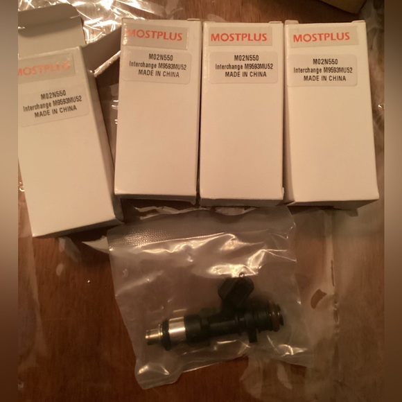8pc MOSTPLUS Fuel Injectors - Picture 2 of 3